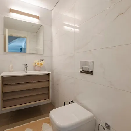 New Spacious Duplex - 3 Bedrooms And 2 Bathrooms - Elevator - New Building Estambul