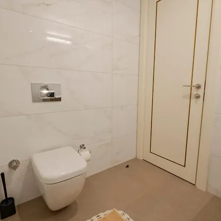New Spacious Duplex - 3 Bedrooms And 2 Bathrooms - Elevator - New Building * Estambul