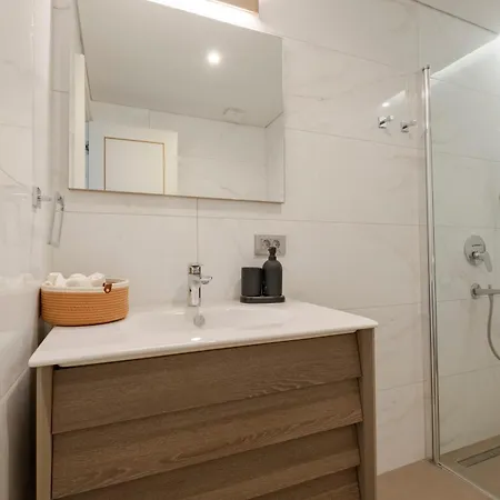 New Spacious Duplex - 3 Bedrooms And 2 Bathrooms - Elevator - New Building * Istambul