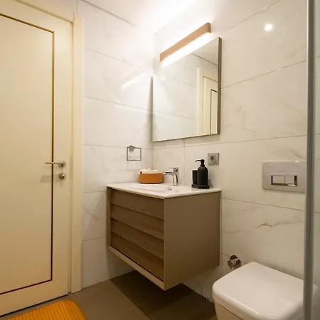New Spacious Duplex - 3 Bedrooms And 2 Bathrooms - Elevator - New Building Apartamento Estambul
