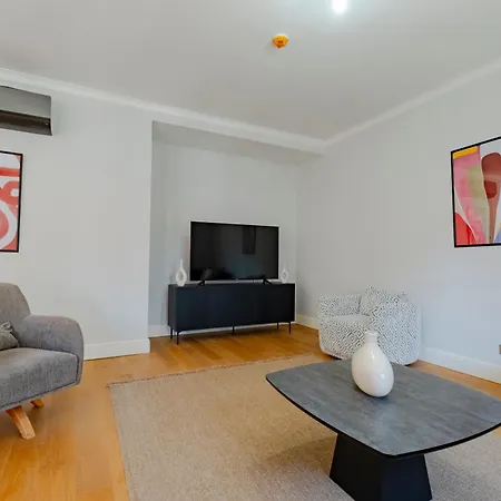 New Spacious Duplex - 3 Bedrooms And 2 Bathrooms - Elevator - New Building Apartamento *