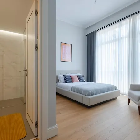 New Spacious Duplex - 3 Bedrooms And 2 Bathrooms - Elevator - New Building Apartment