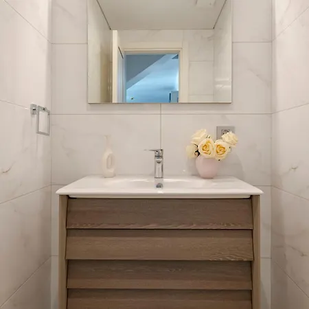 Apartment New Spacious Duplex - 3 Bedrooms And 2 Bathrooms - Elevator - New Building *