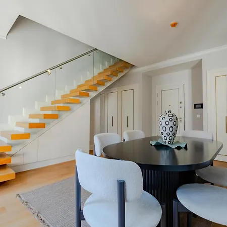 New Spacious Duplex - 3 Bedrooms And 2 Bathrooms - Elevator - New Building