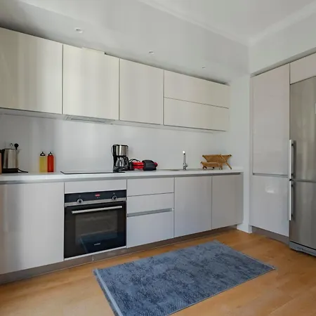 New Spacious Duplex - 3 Bedrooms And 2 Bathrooms - Elevator - New Building Apartment Istanbul