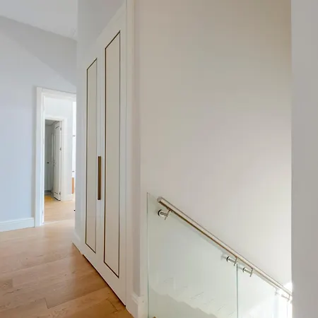 New Spacious Duplex - 3 Bedrooms And 2 Bathrooms - Elevator - New Building