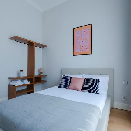 New Spacious Duplex - 3 Bedrooms And 2 Bathrooms - Elevator - New Building Apartment Istanbul