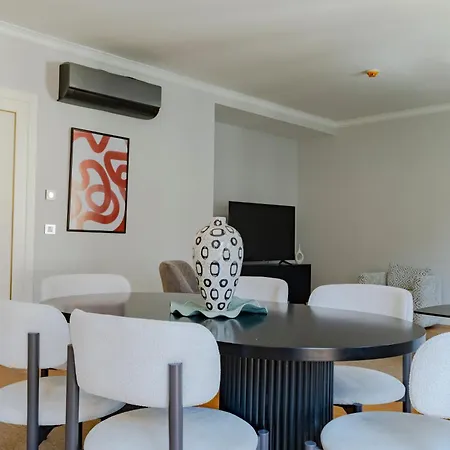 New Spacious Duplex - 3 Bedrooms And 2 Bathrooms - Elevator - New Building Lägenhet