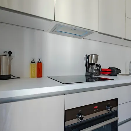 Lägenhet New Spacious Duplex - 3 Bedrooms And 2 Bathrooms - Elevator - New Building *