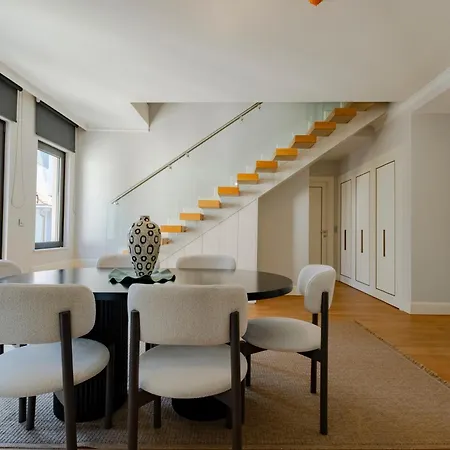 New Spacious Duplex - 3 Bedrooms And 2 Bathrooms - Elevator - New Building Apartmán *